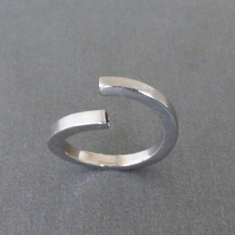 Anel &ldquo;Square&rdquo; Prateado